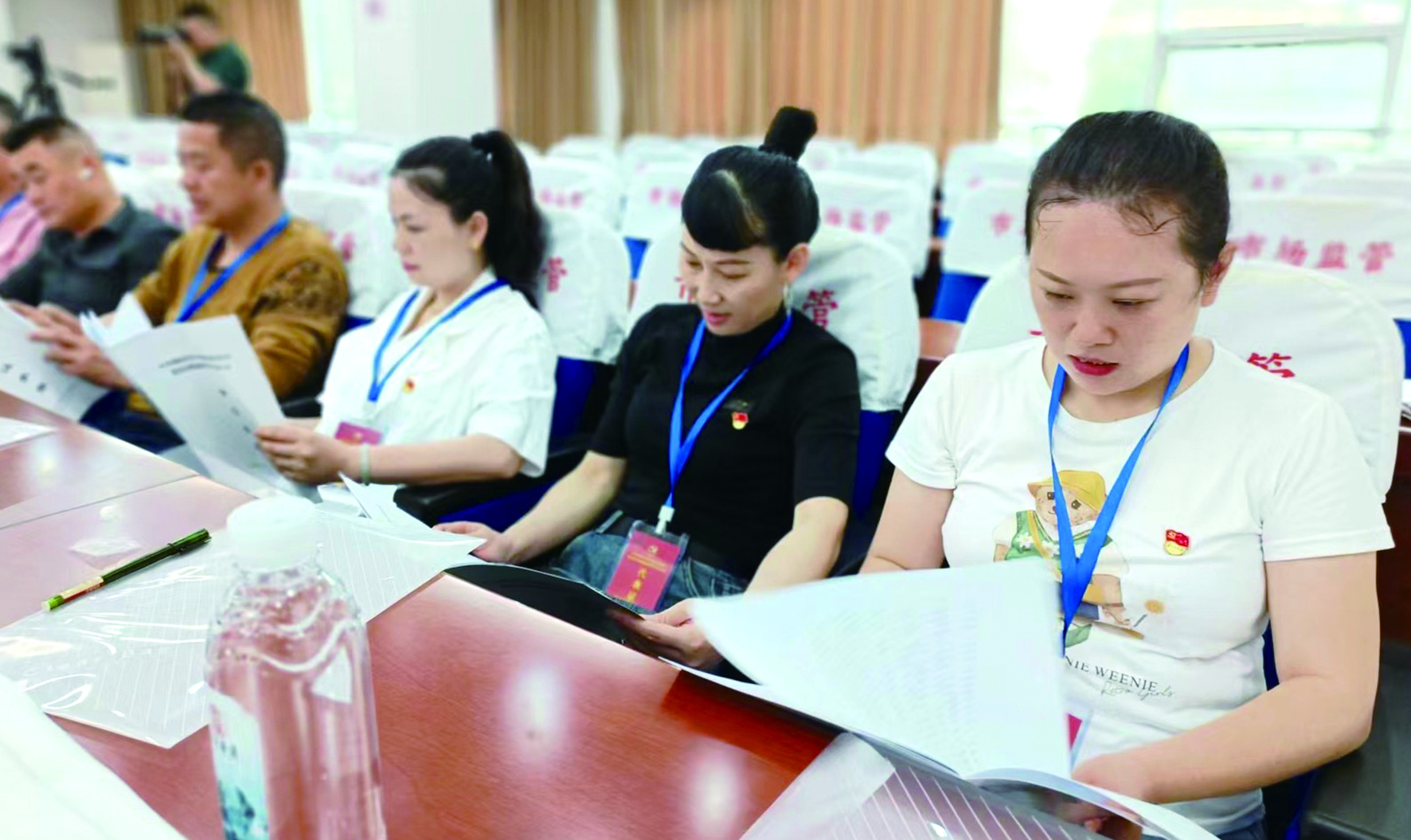 集團(tuán)公司黨委開展創(chuàng)先爭(zhēng)優(yōu)活動(dòng) 推薦評(píng)選先進(jìn)基層黨組織、優(yōu)秀黨務(wù)工作者和優(yōu)秀共產(chǎn)黨員 （李高雄報(bào)道） 